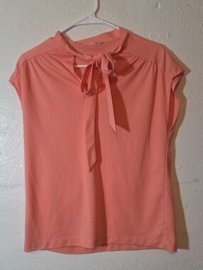 Women’s Tie-Neck Blouse - Coral Pink Size Medium Vintage Sleeveless